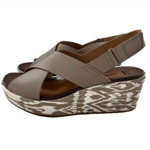 CLARKS Stasha Hale Taupe across-Cross Leather Wedge Sandals NEW 10